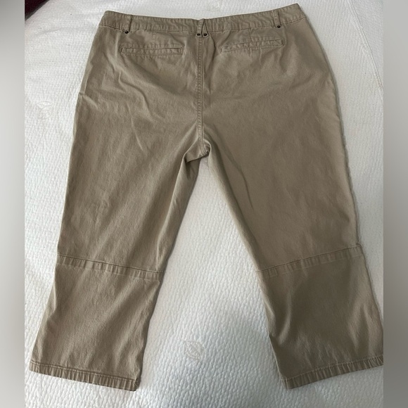 Reitmans Women's Crops Size 15 - Picture 3 of 9